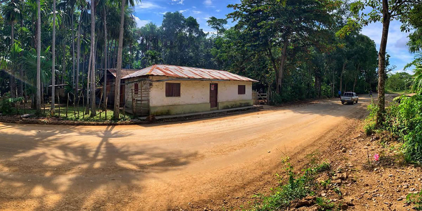 La imponente belleza de los Montes de María (Sucre) constituye un paisaje que cautiva con sus verdes colinas como testigos de la historia entrelazada de la violencia. Fuente: Ministerio de Transporte.