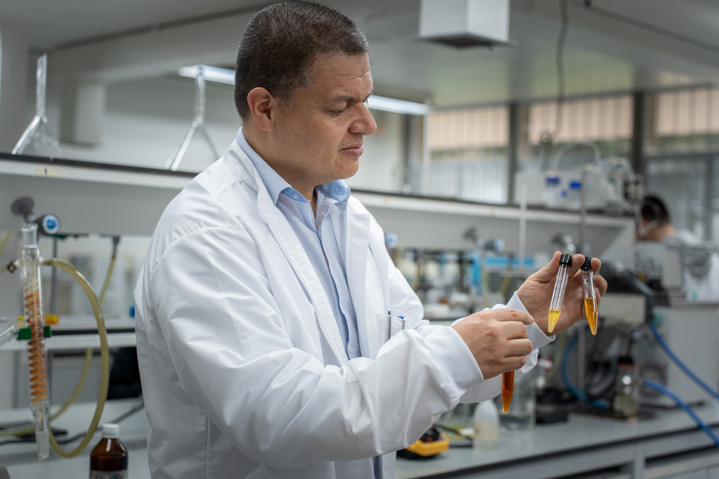 El aceite se procesó y de él se extrajeron epóxidos y polioles, compuestos que son la base de muchos productos. Foto: María Fernanda Londoño, Unimedios.