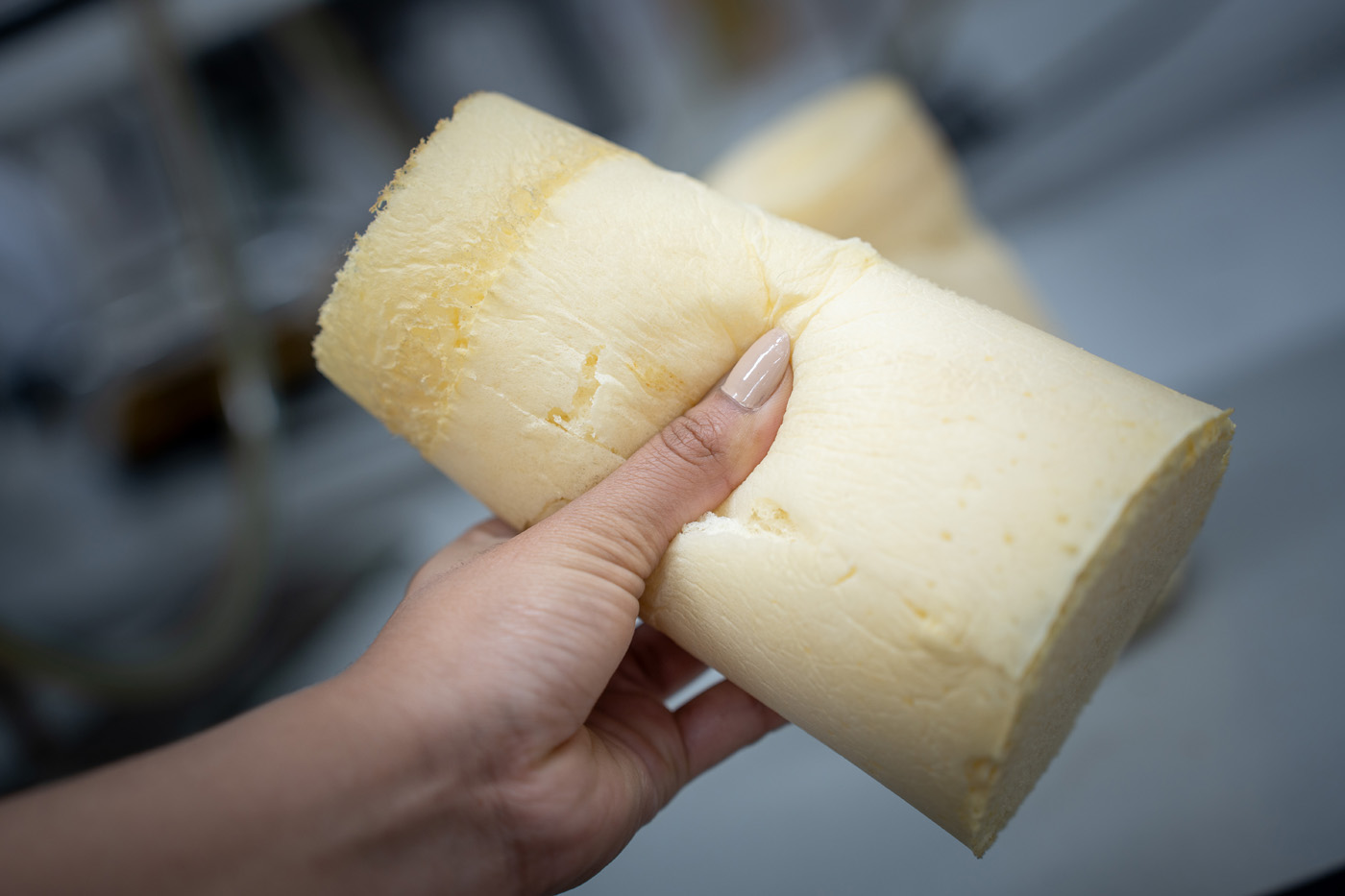 Las espumas de los asientos de los automóviles, de los muebles de una casa, y hasta de los colchones se podrían fabricar con el aceite de cocina usado. Foto: María Fernanda Londoño, Unimedios.