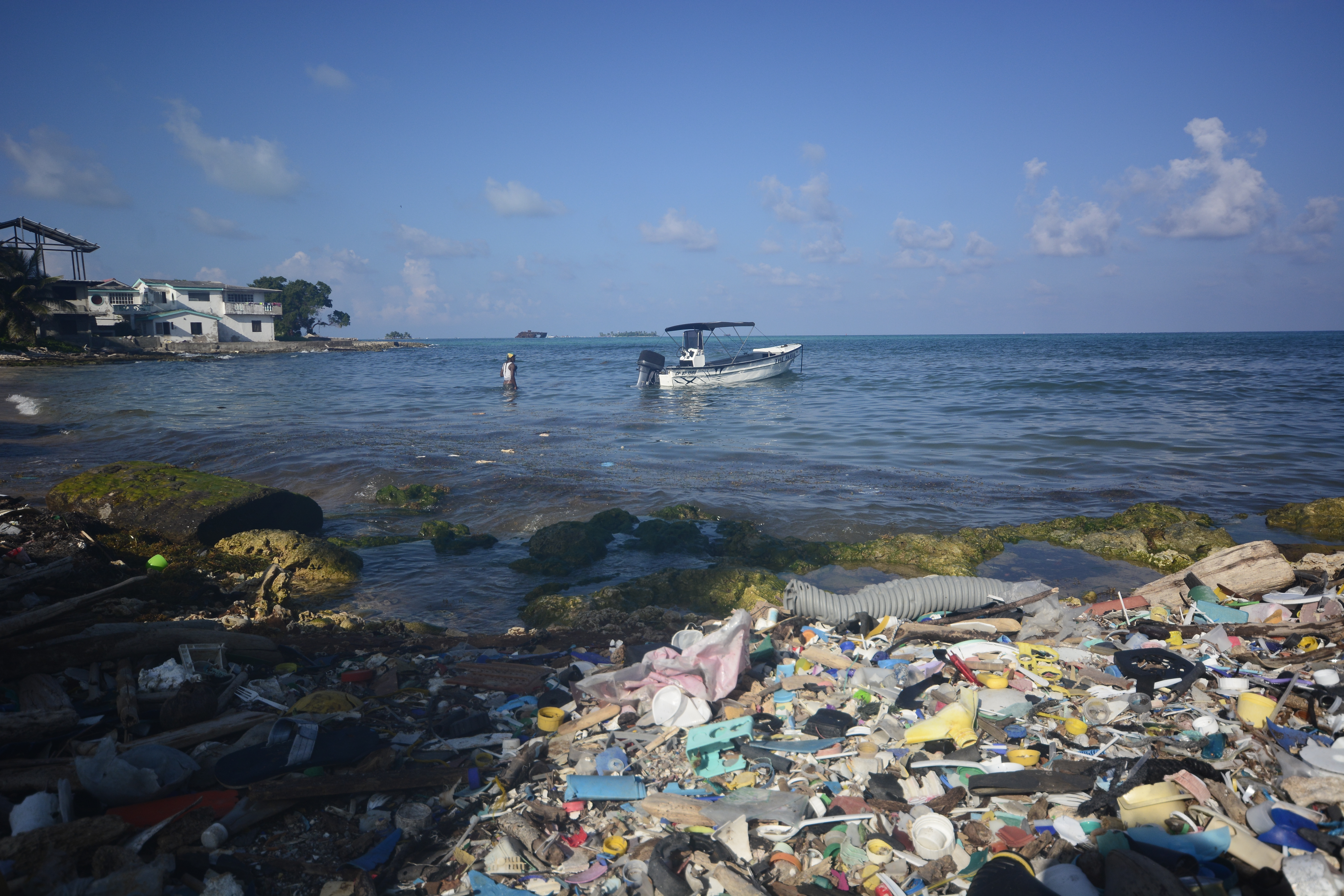La contaminación, otra muestra de que el país vive de espaldas al mar